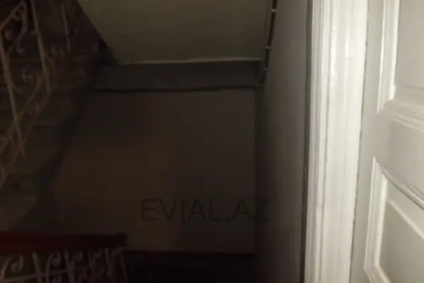 4 otaqlı mənzil Səbail rayonunda, 110 m², köhnə tikili - satılır