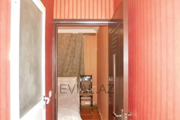 Advertisement - Image 1