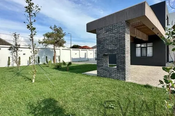 Advertisement - Image 1