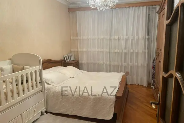 3 otaqlı mənzil Yasamal rayonunda, 100 m², köhnə tikili - satılır