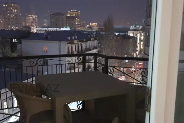 4 otaqlı mənzil Nəsimi rayonunda, 258 m², yeni tikili - satılır