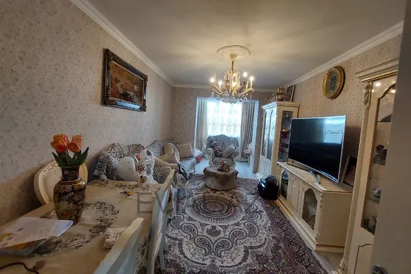 Advertisement - Image 1