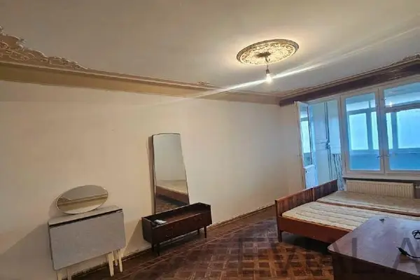 Advertisement - Image 1