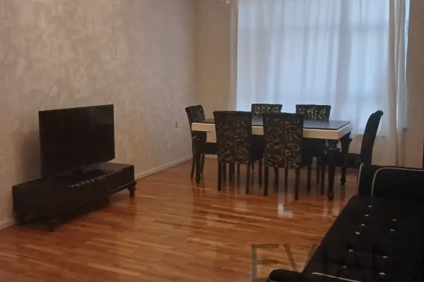 3 otaqlı mənzil Səbail rayonunda, 100 m², yeni tikili - kirayə