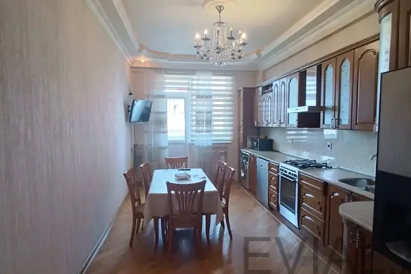 3 otaqlı mənzil Nəsimi rayonunda, 135 m², yeni tikili - satılır