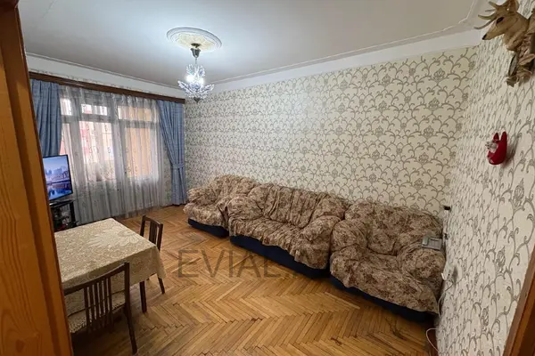 3 otaqlı mənzil Nizami rayonunda, 80 m², köhnə tikili - satılır